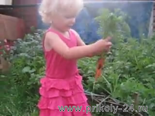 Девочка с морковкой