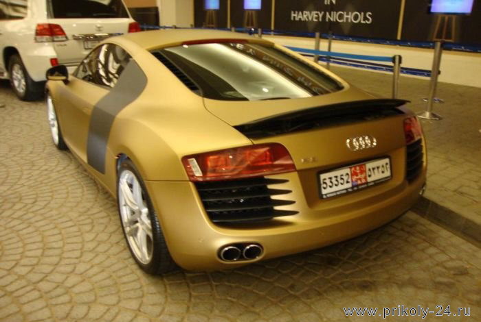  Audi R8 (4 )