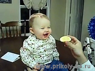 малыш с лимоном