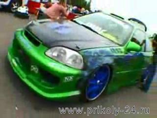 зеленое авто
